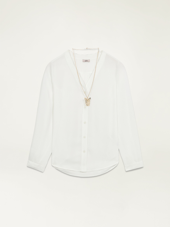 Shirt with golden necklace