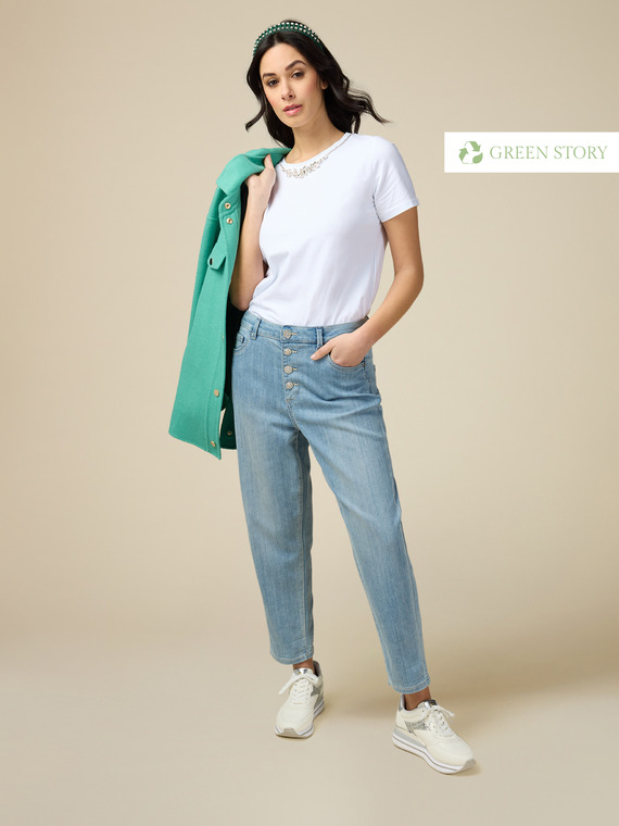 Jeans boyfit eco-friendly con bottoni gioiello