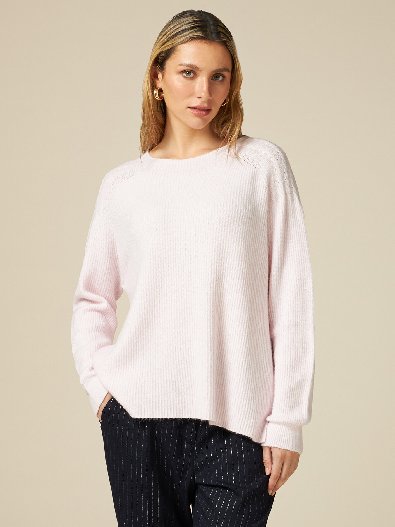 Seamless sweater with cable pattern detail image number 0