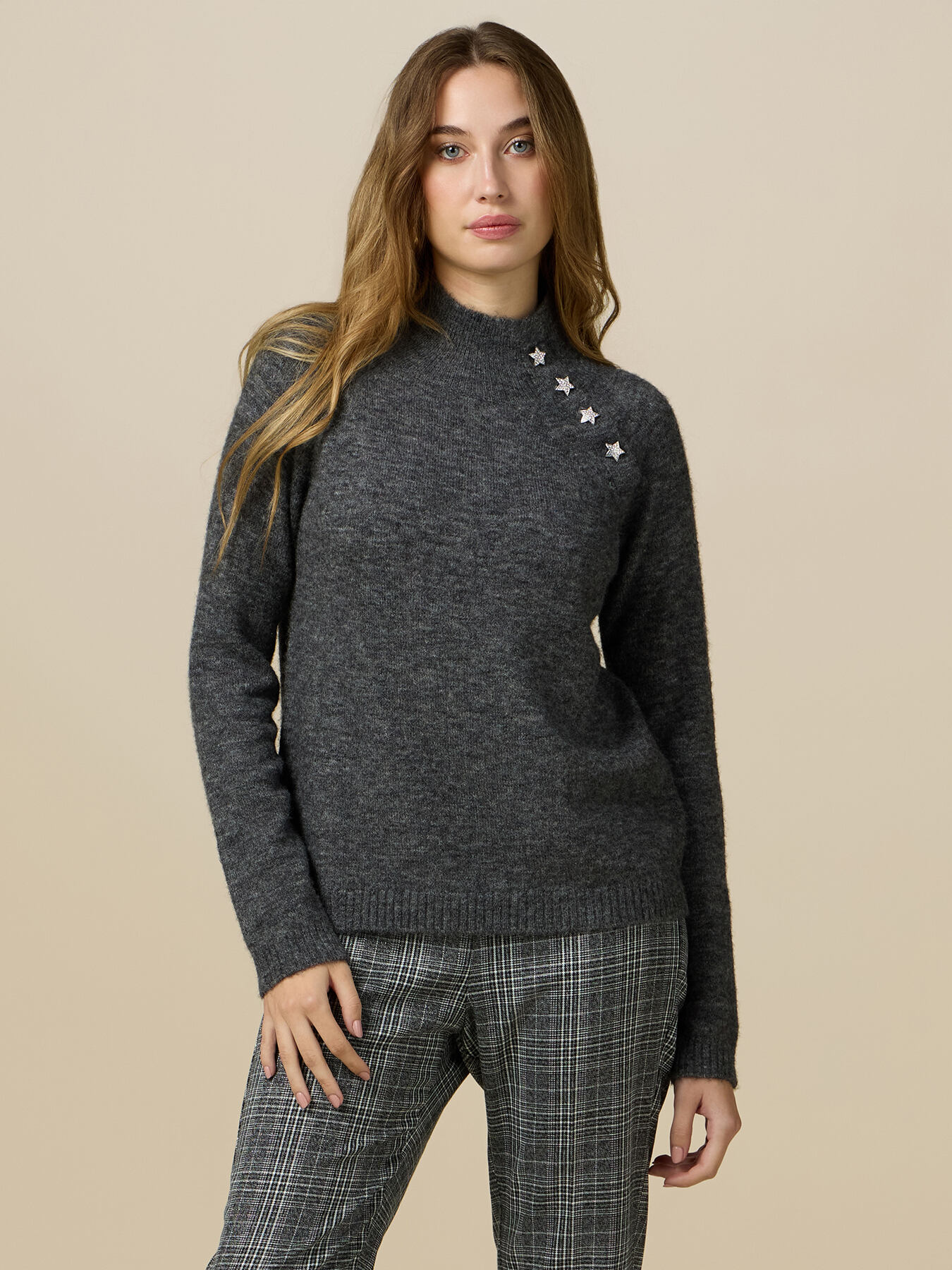 Pull col roul&eacute; de laine m&eacute;lang&eacute;e avec boutons bijoux image number 0