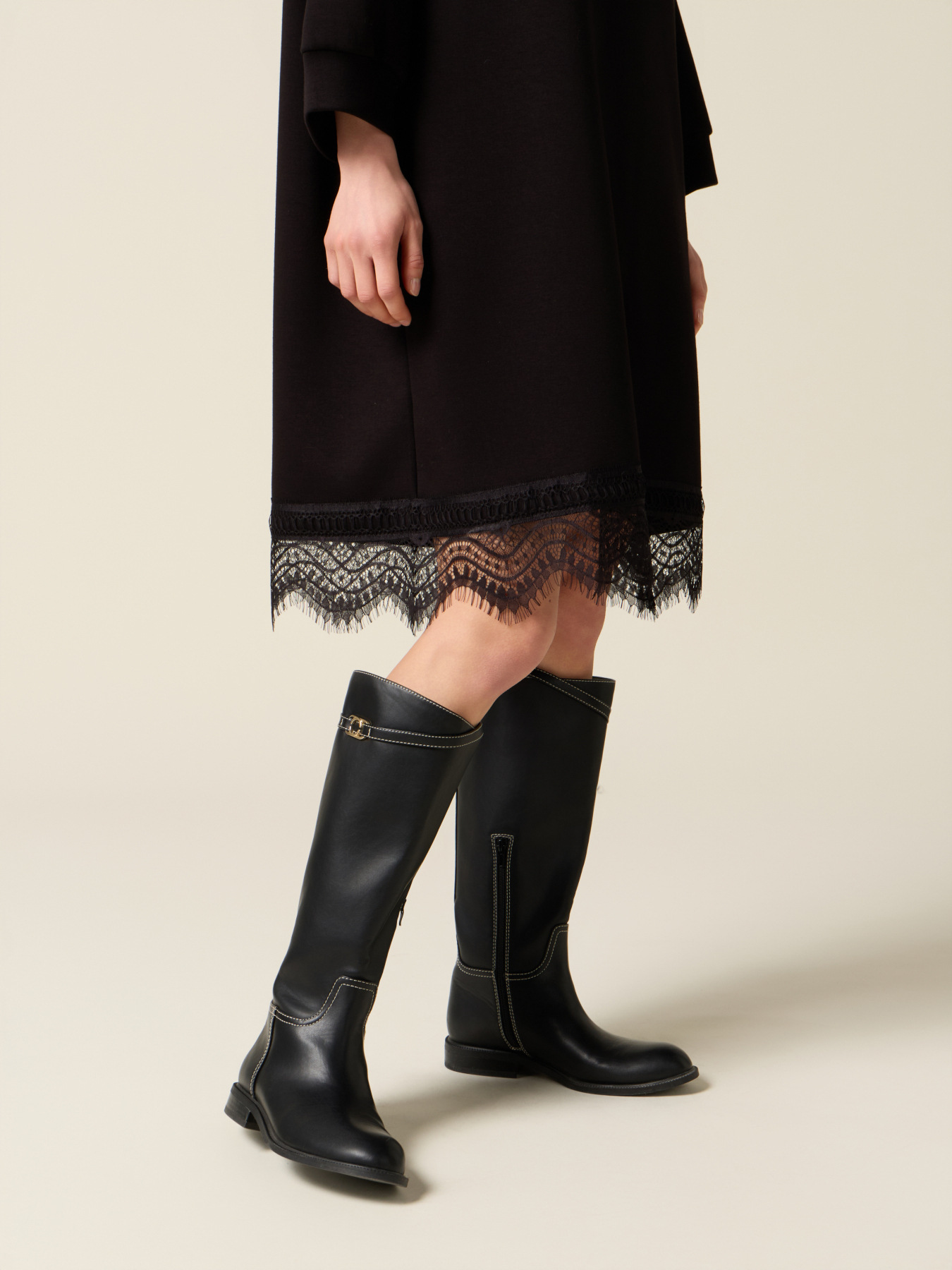 Dress in scuba fabric and lace image number 2