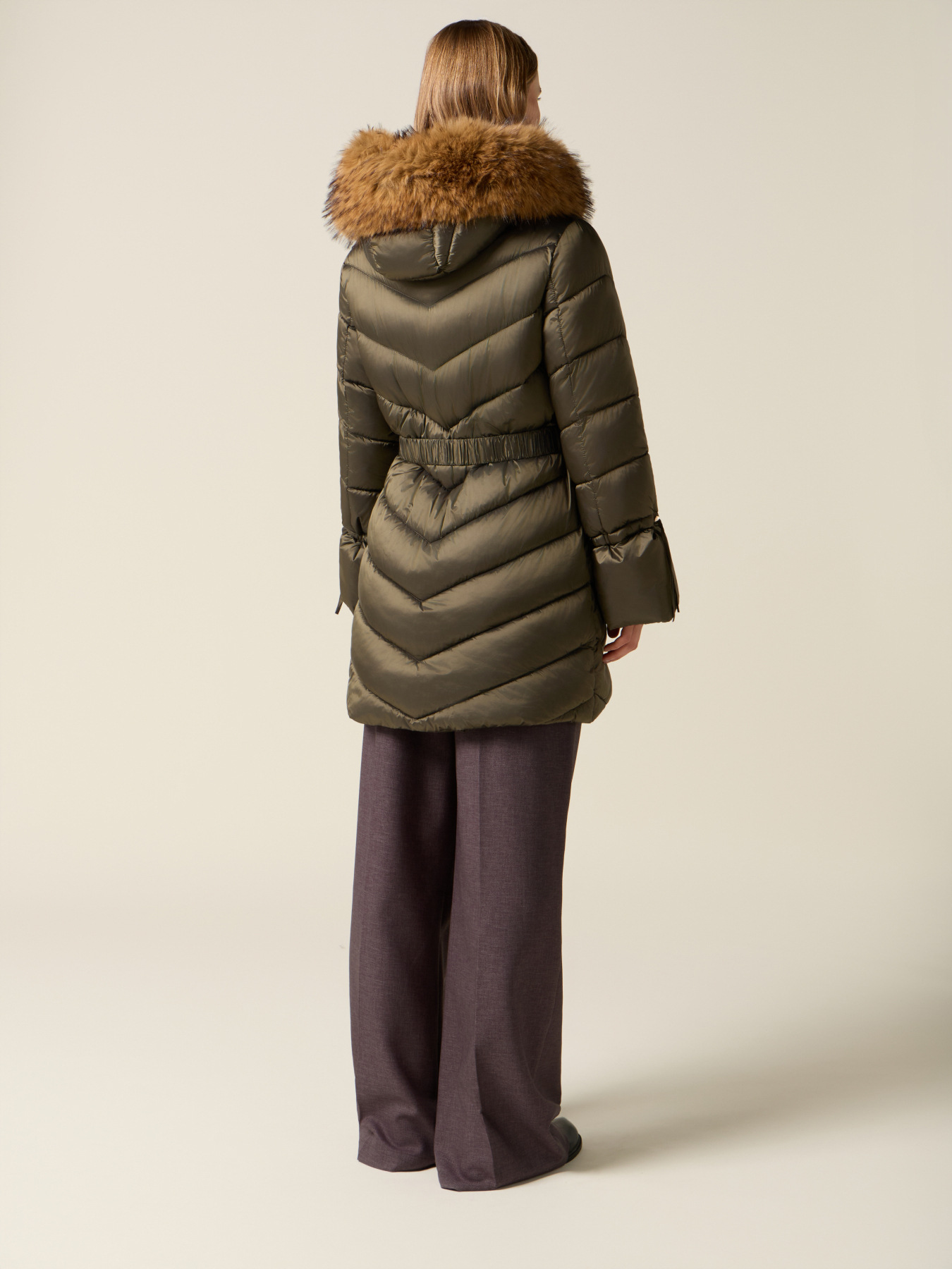 Midi-Daunenjacke mit G&uuml;rtel image number 1