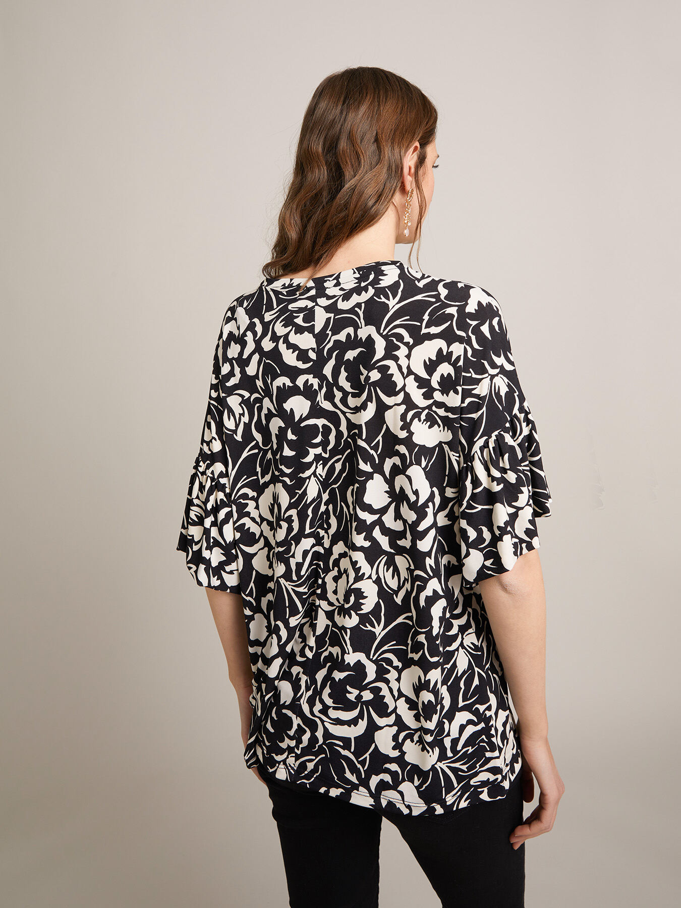 Floral pattern T-shirt with wide sleeves image number 2