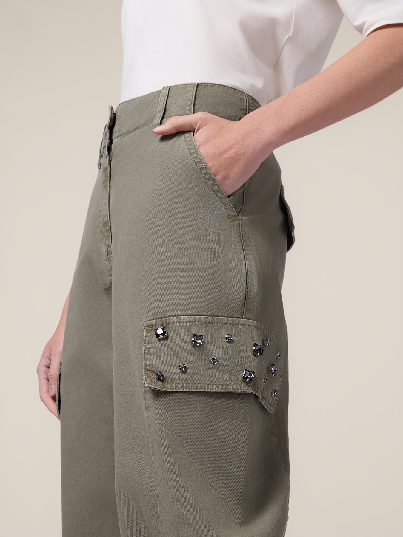 Pantaloni cargo con applicazioni image number 2