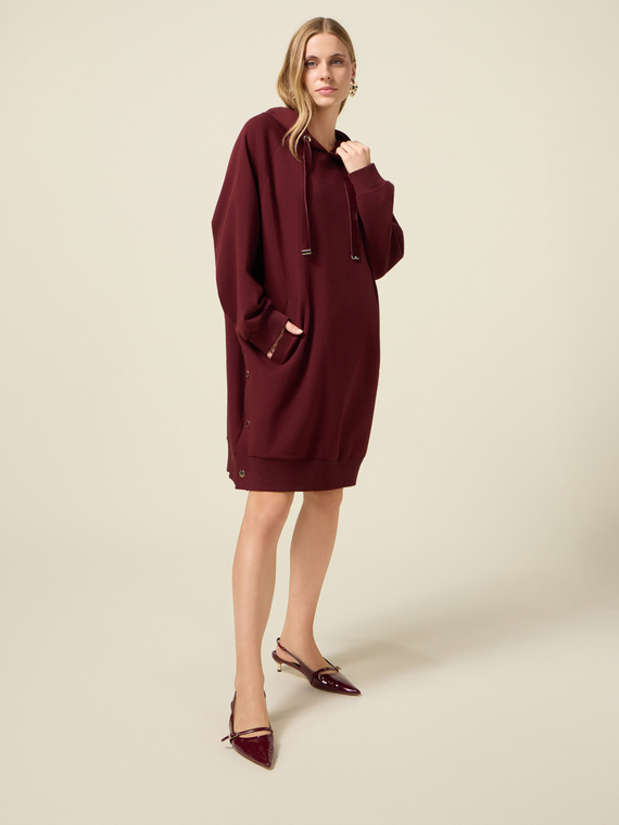 Robe oversize en sweat &agrave; capuche