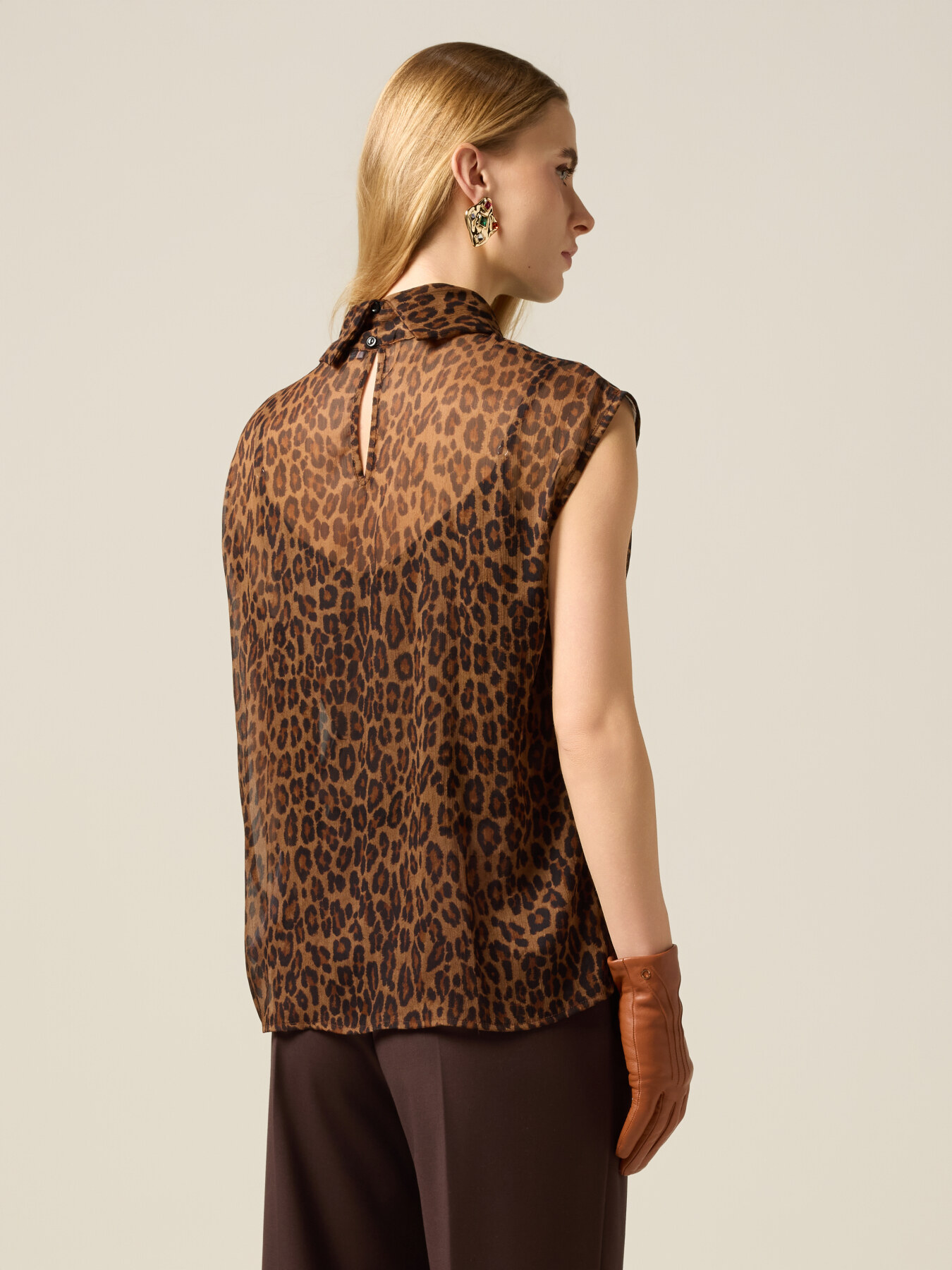 Blusa animal print en tejido crep&eacute; image number 1