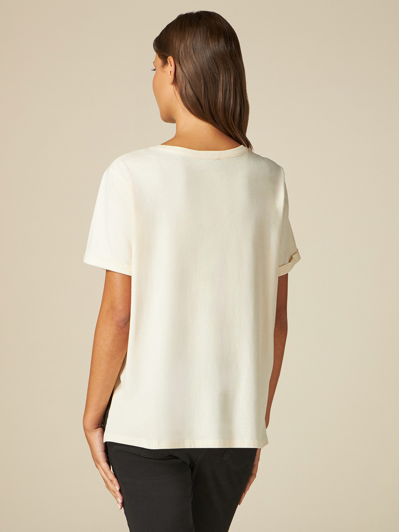 T-shirt eco-friendly con taschino e castoni image number 1