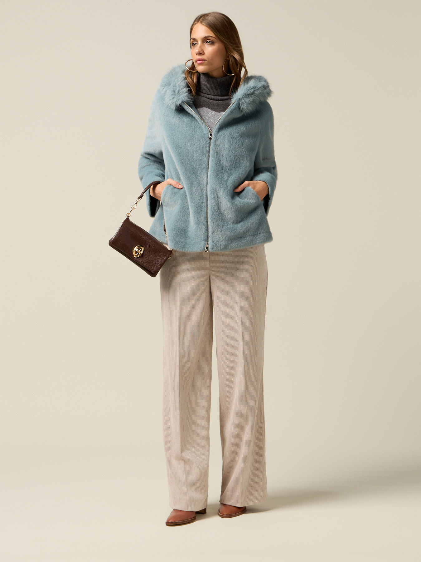 Parka corto con capucha image number 3