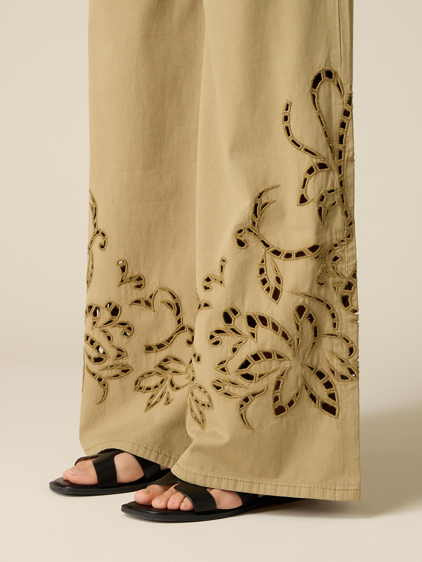 Palazzo pants with see-through embroidery image number 3