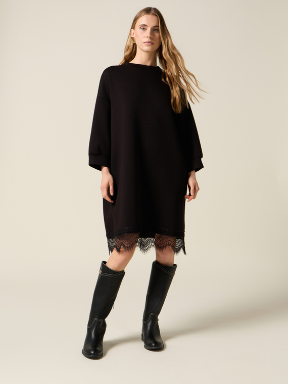 Dress in scuba fabric and lace