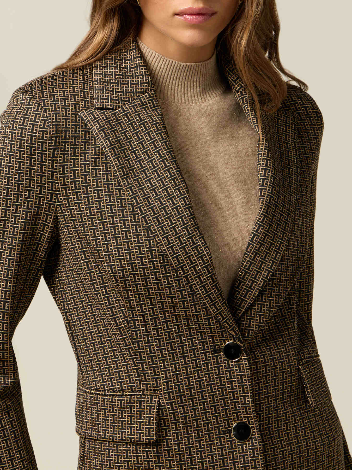 Blazer r&eacute;alis&eacute; en point de Milan fantaisie image number 2