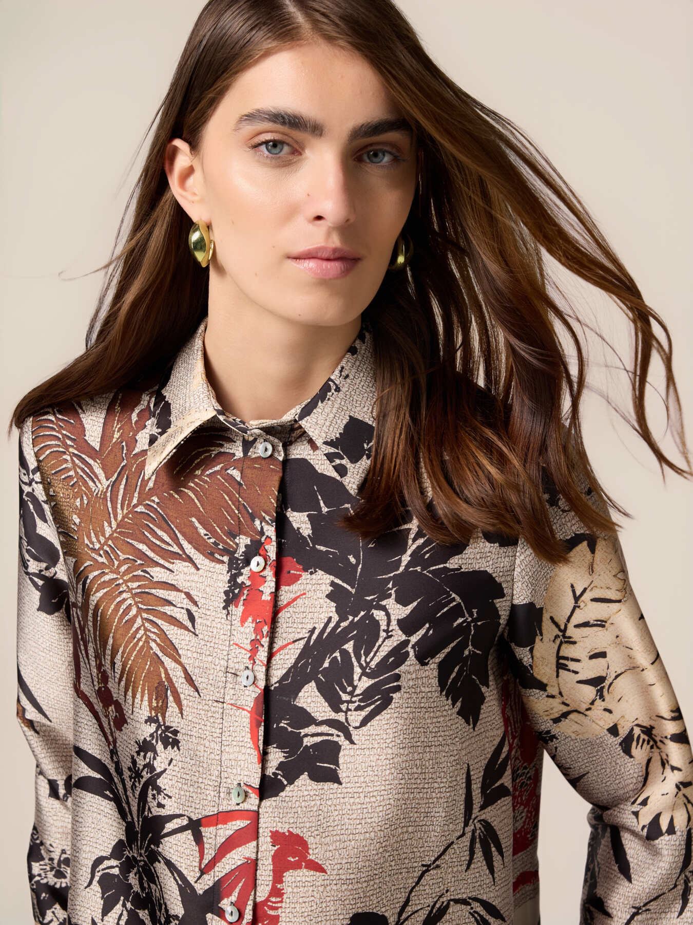 Patterned satin shirt image number 2