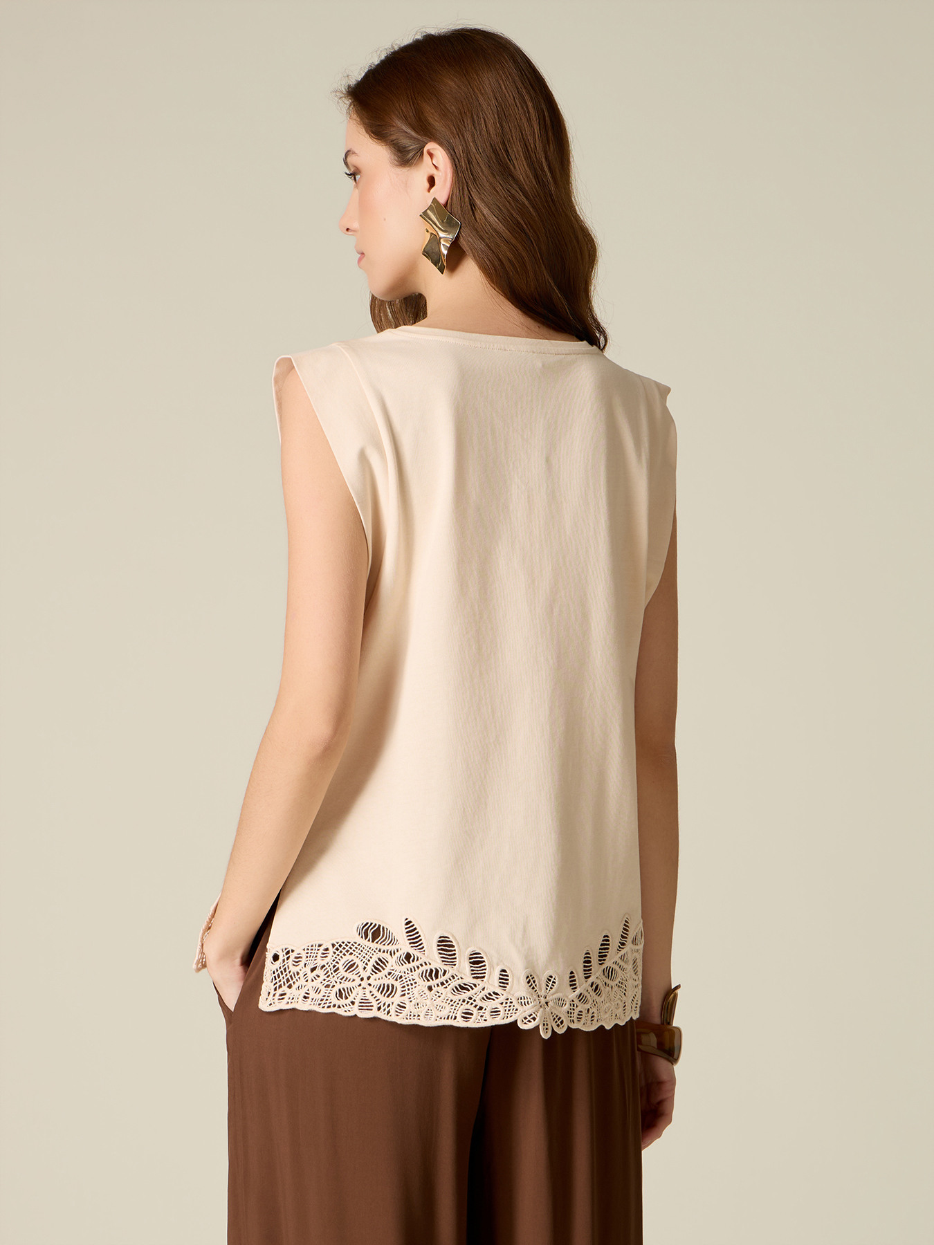 Cotton top with macram&eacute; image number 1