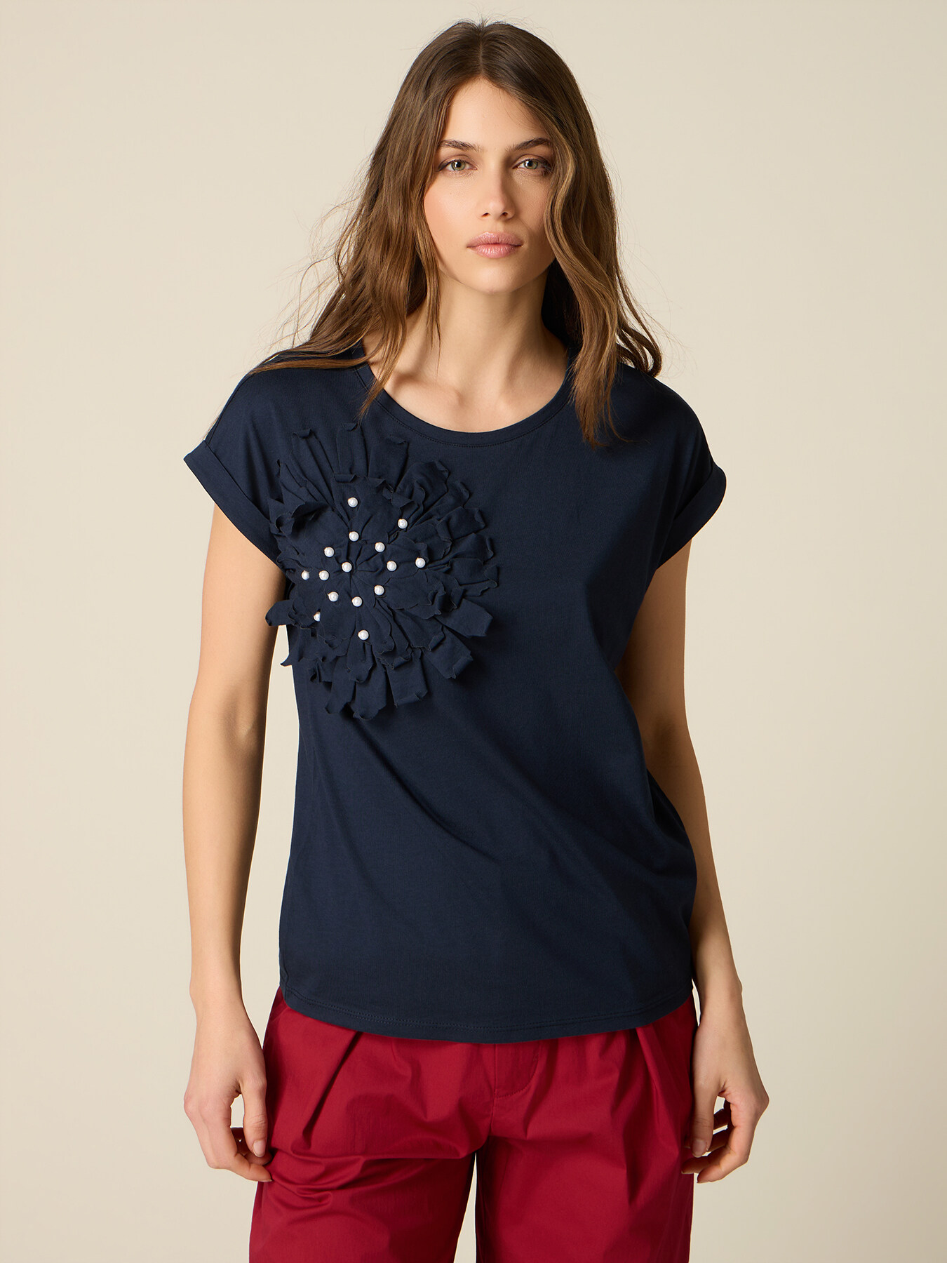 T-shirt with appliqu&eacute; and pearls image number 0