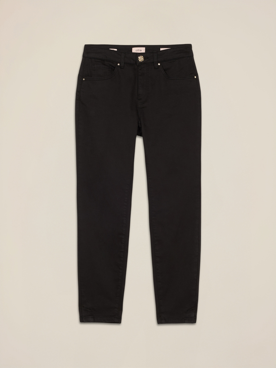 Skinny-Hose aus Baumwolle und Tencel mit Schmuckknopf