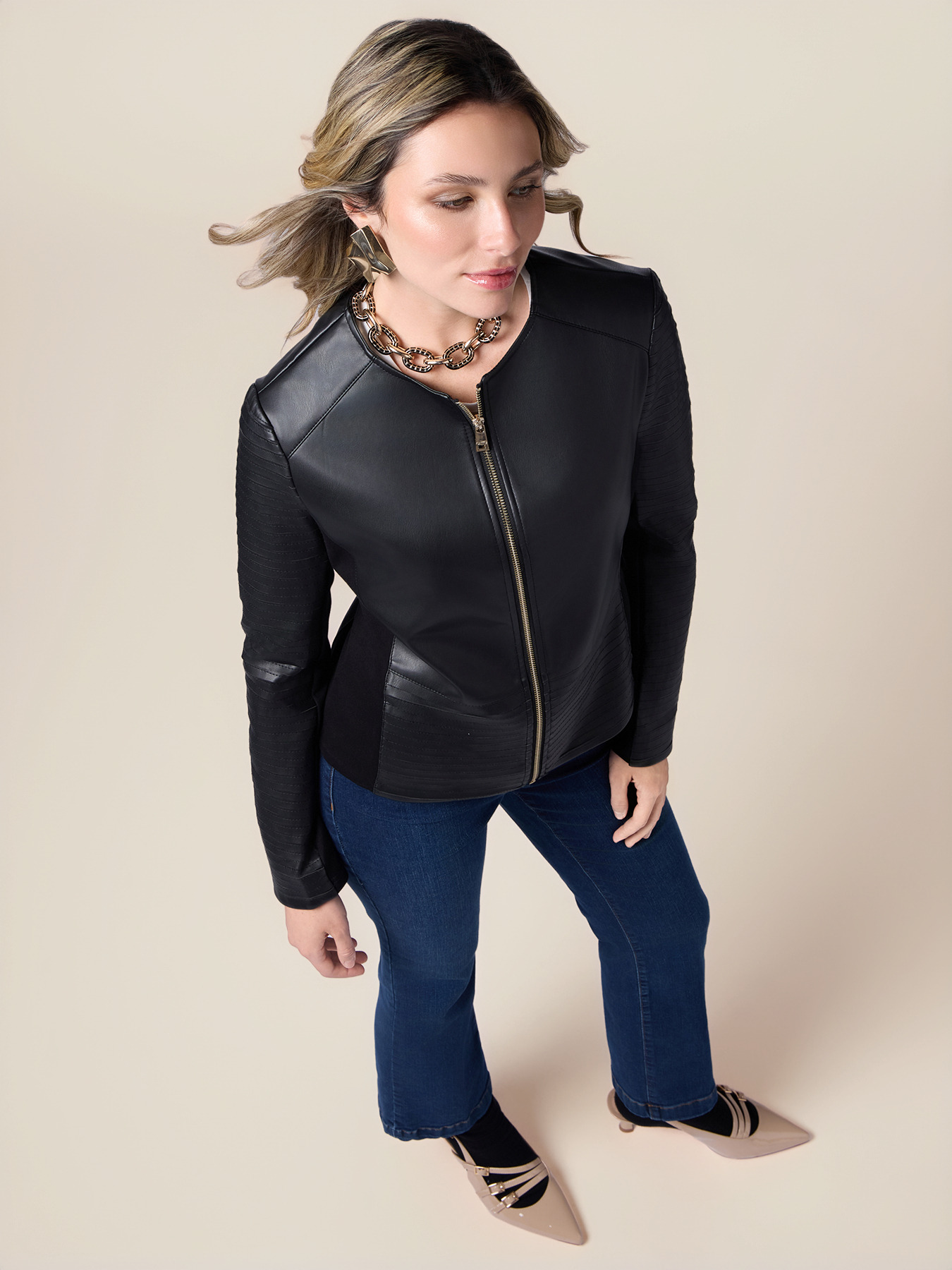 Chaqueta combinada con cortes l&aacute;ser image number 3