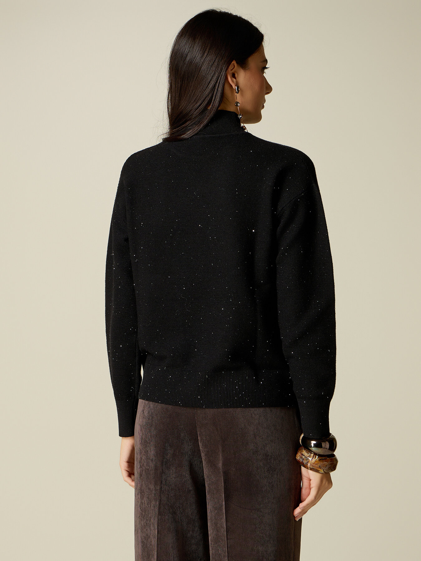Rollkragenpullover aus Strickware mit Mini-Pailletten image number 1