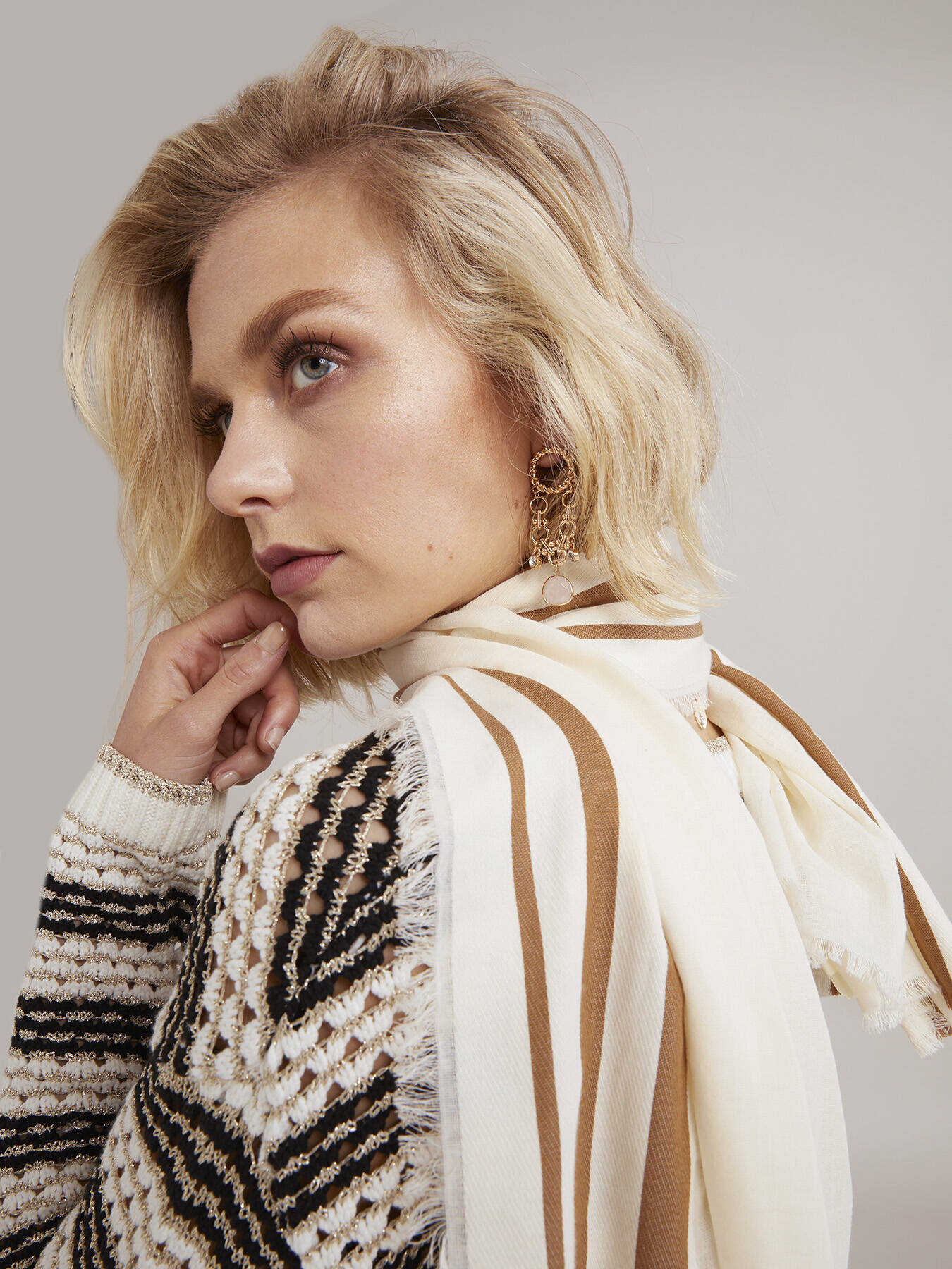 Scarf with striped border image number 0