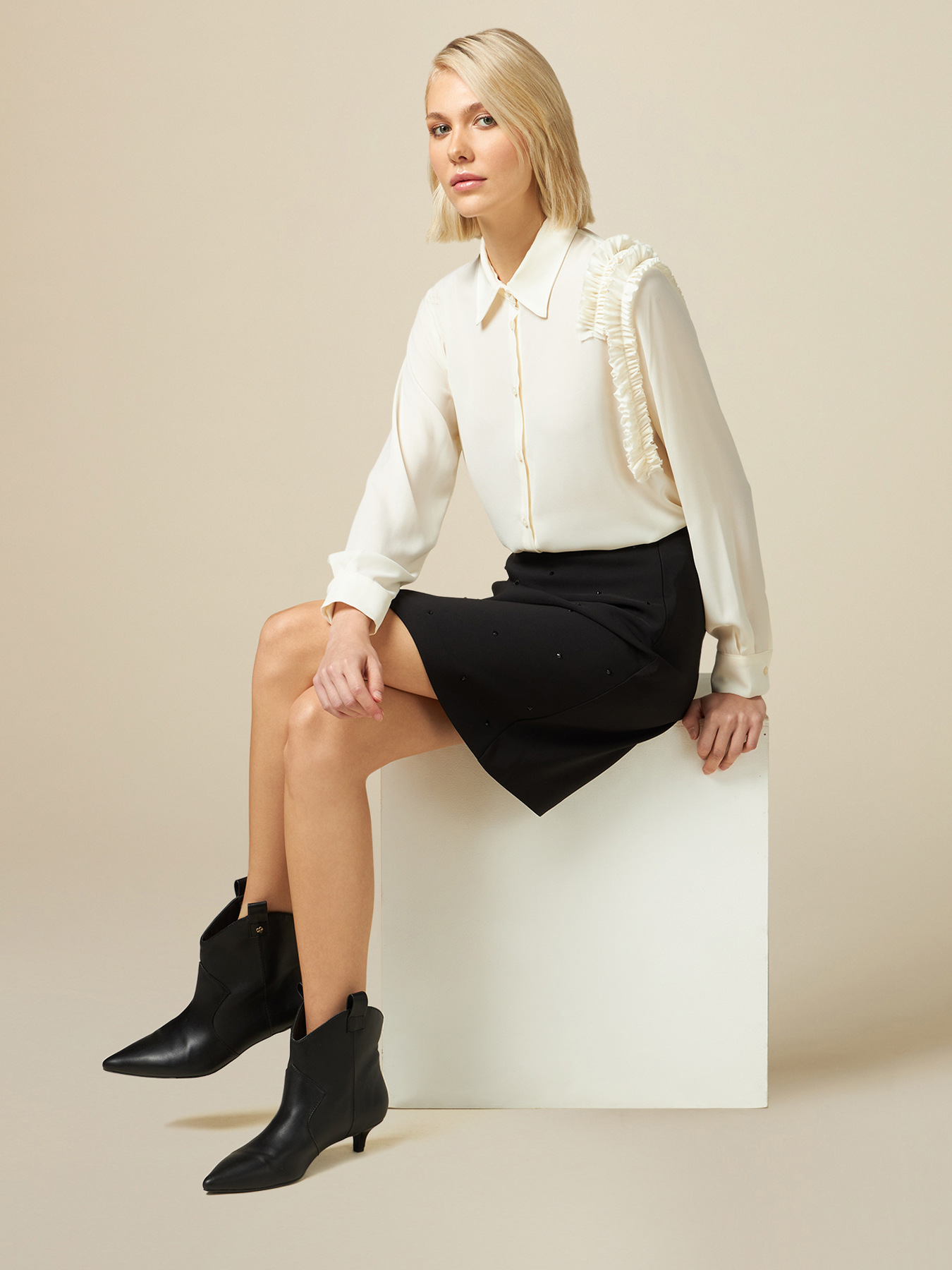 Short skirt with a cascade of rhinestones image number 0