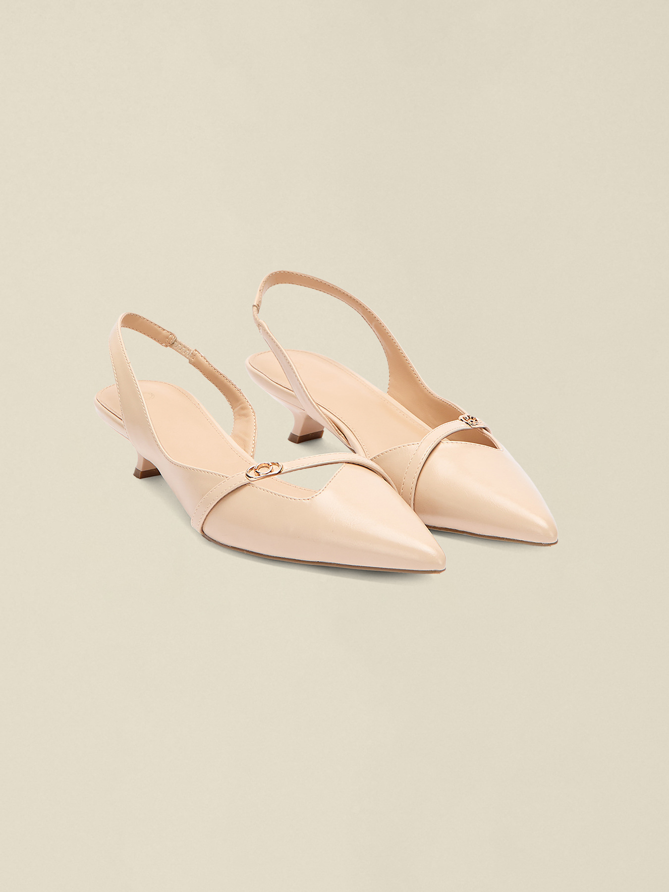 Pointed slingback pumps with kitten heel image number 3