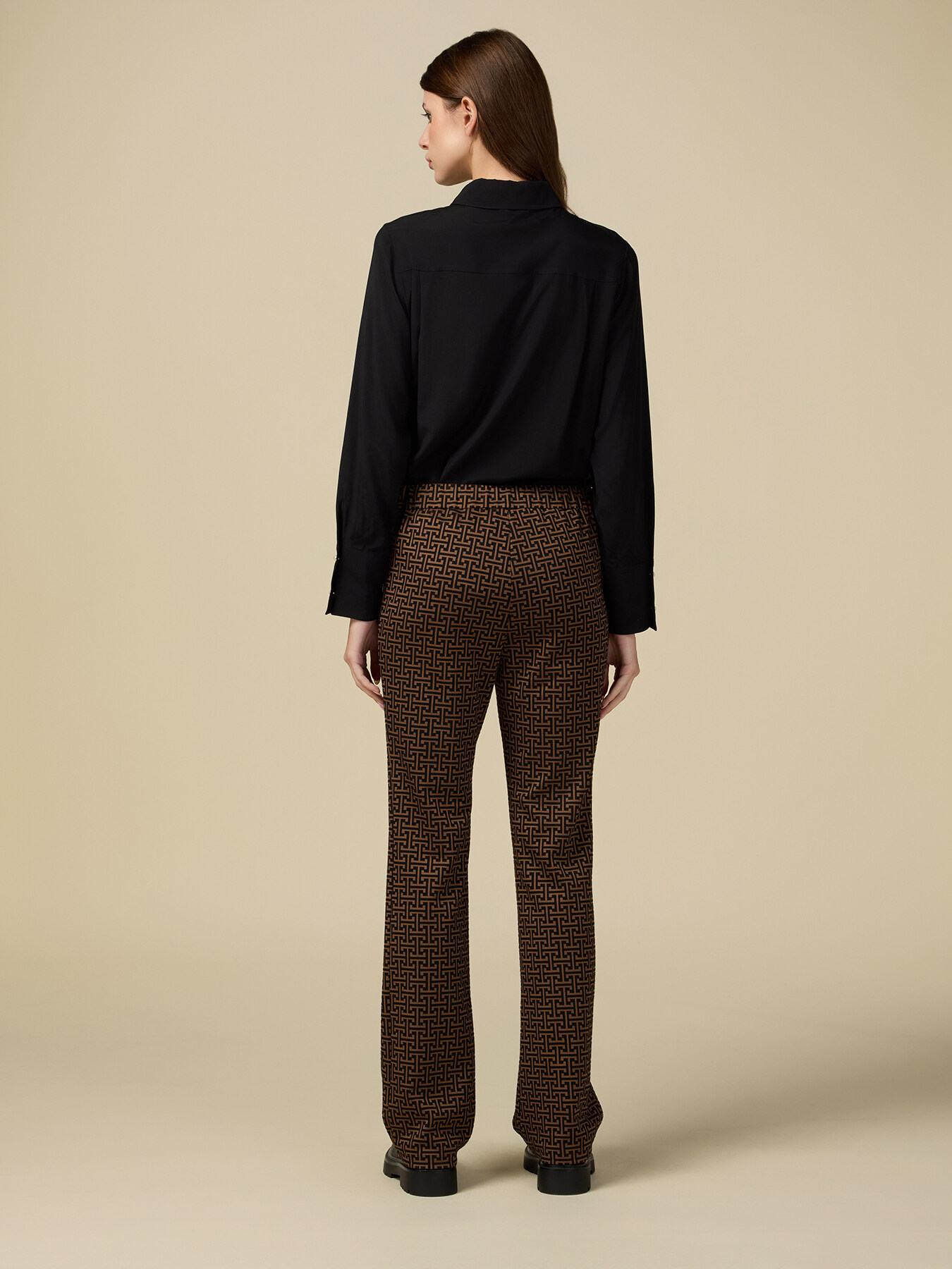 Pantal&oacute;n de tejido de punto jacquard image number 1