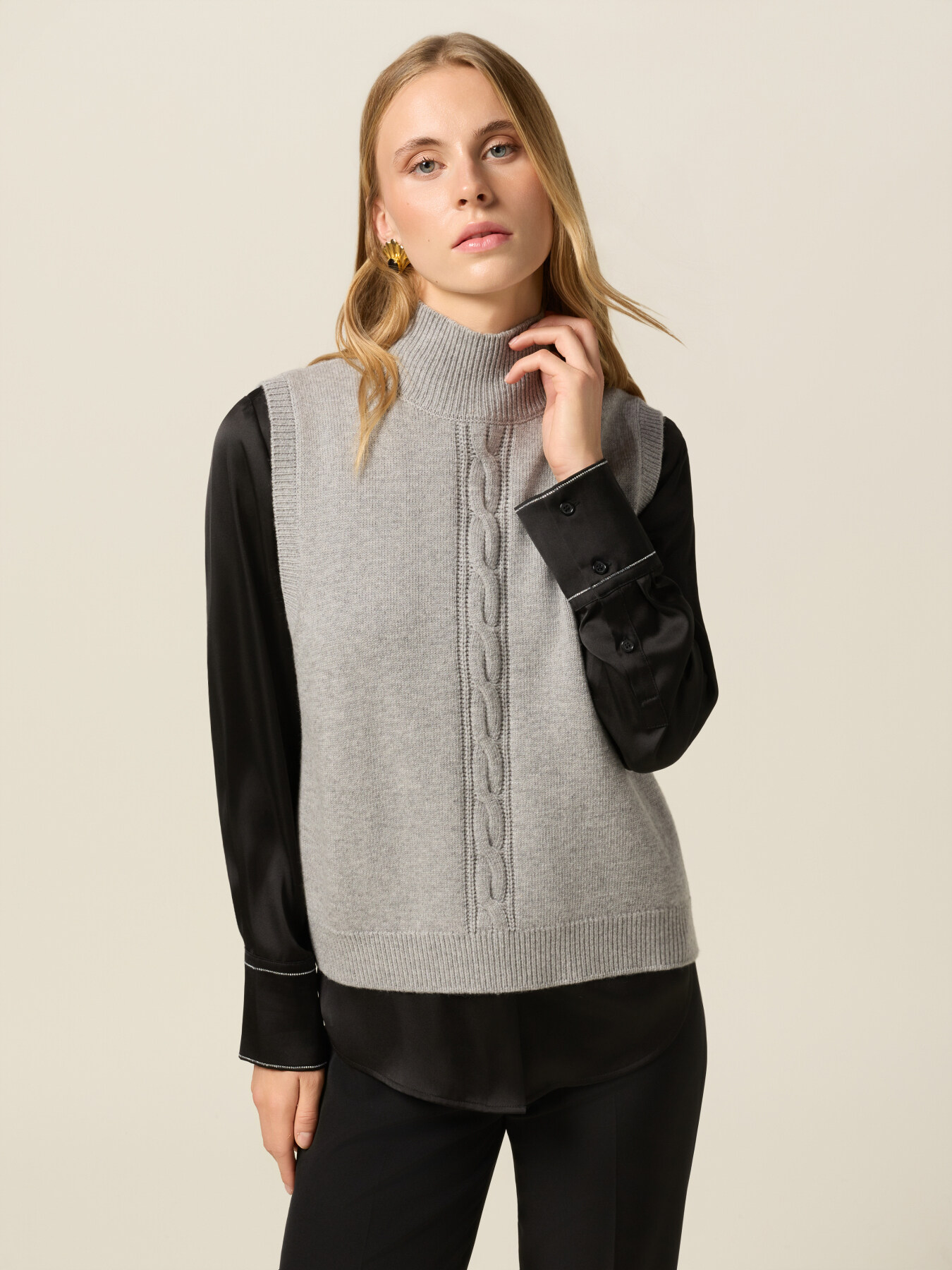 Sleeveless sweater in cashmere blend image number 0