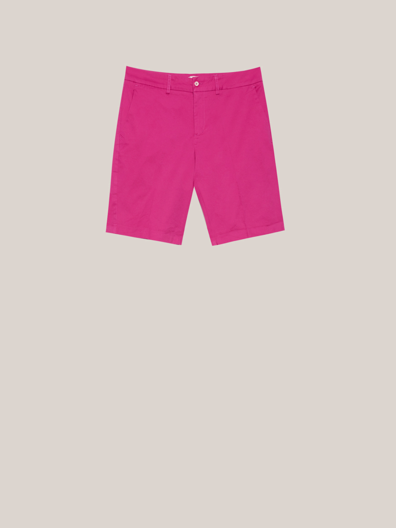 Pantaloni bermuda con risvolto image number 3