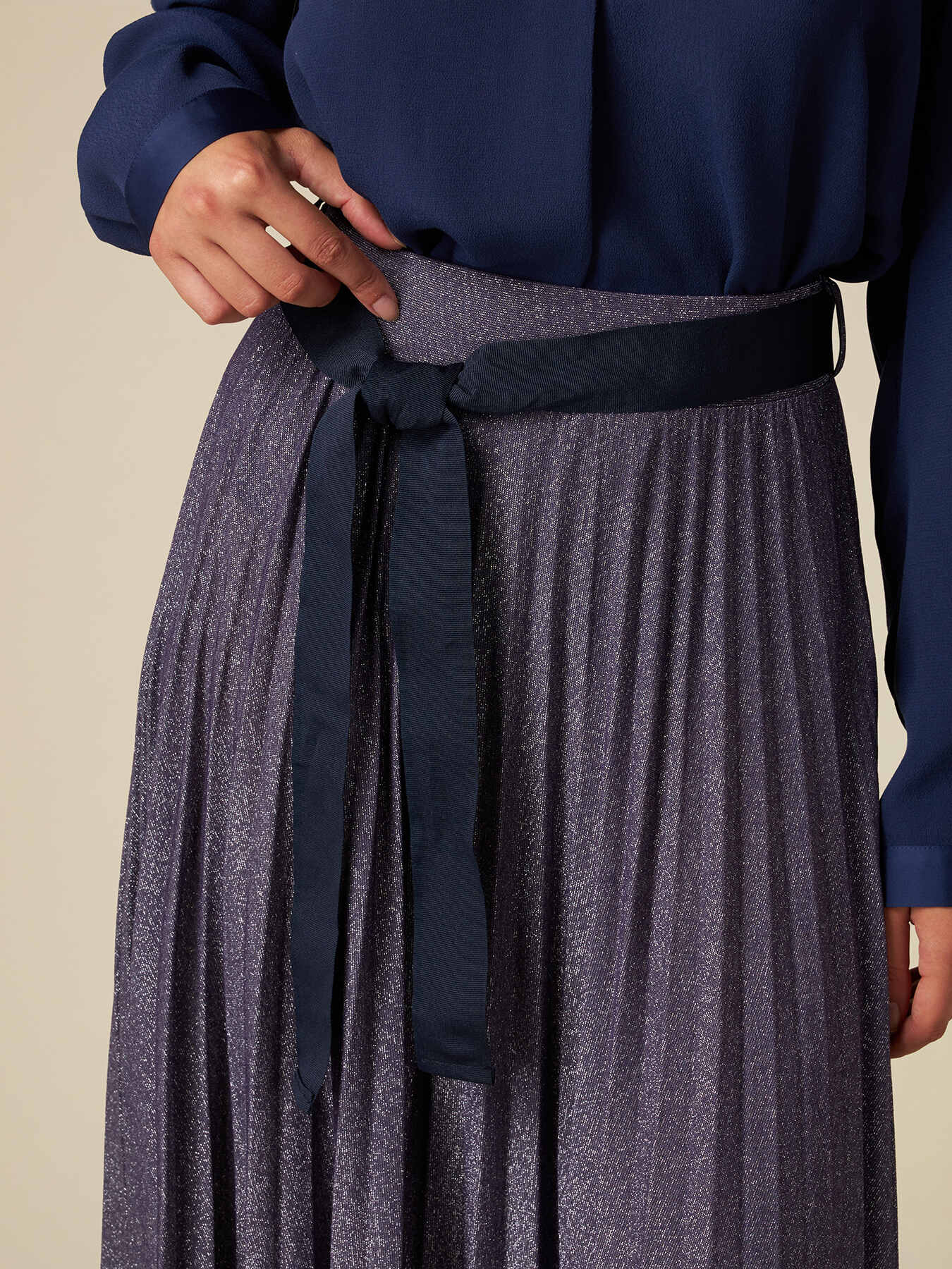 Falda de l&uacute;rex plisada image number 2