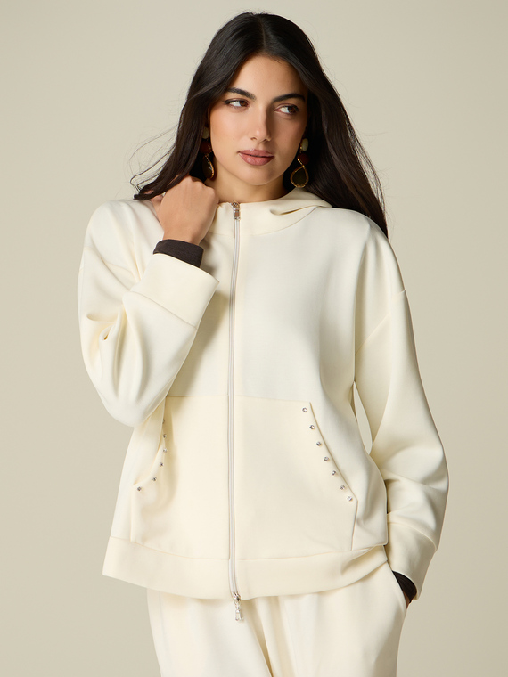 Sweat en tissu scuba avec fermeture &eacute;clair, capuche et clous