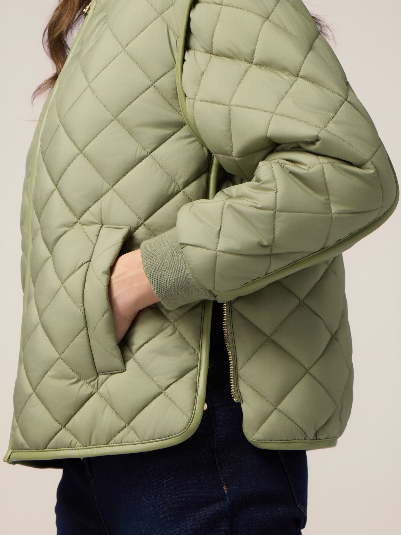 Leichte gesteppte Bomberjacke image number 2