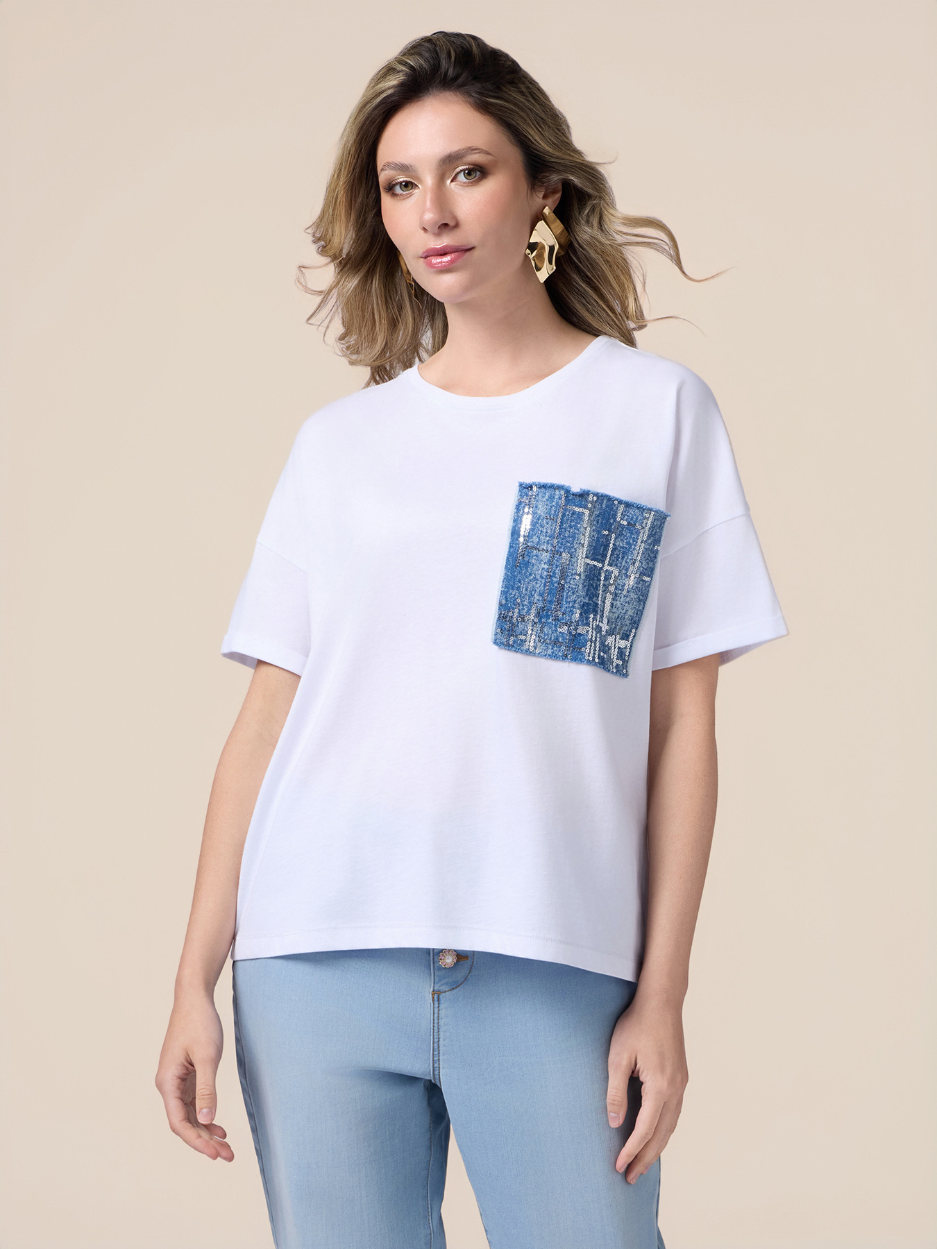 T-shirt con tasca in denim e paillettes image number 0