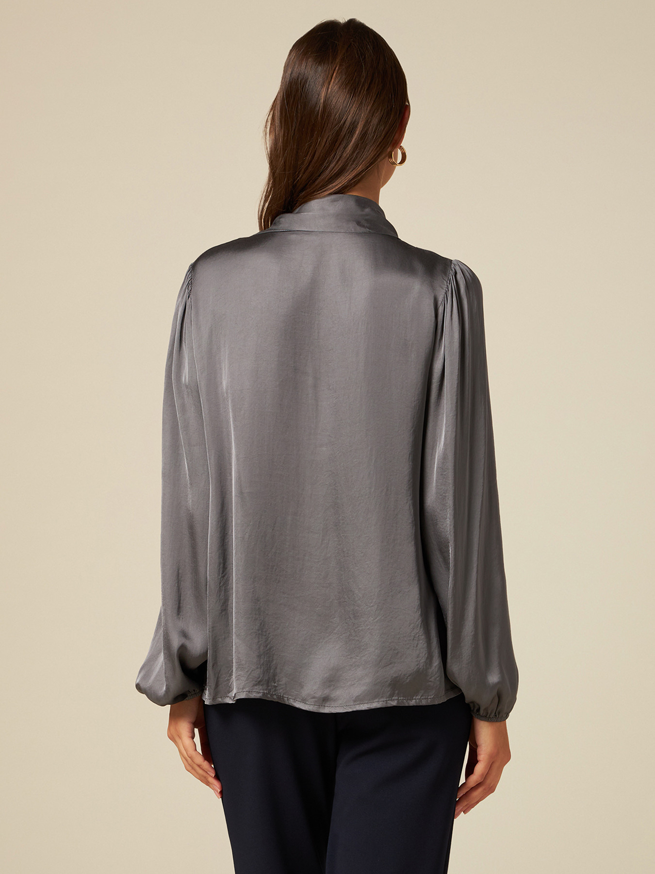 Blusa in raso con fiocco image number 1