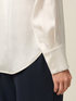 Satinbluse mit Kettendetail image number 2