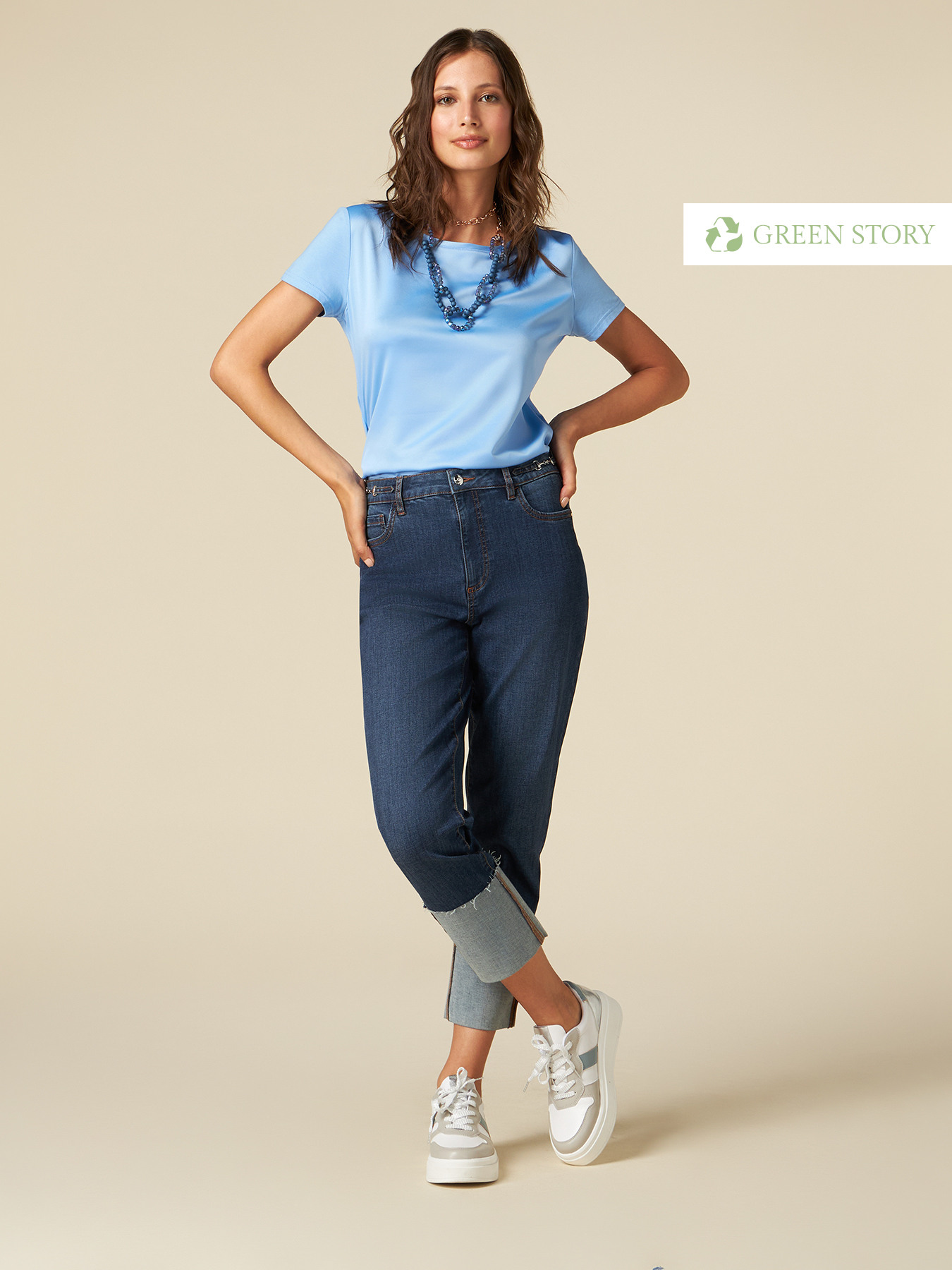 Eco-friendly cropped jeans with oversized turn-ups image number 0