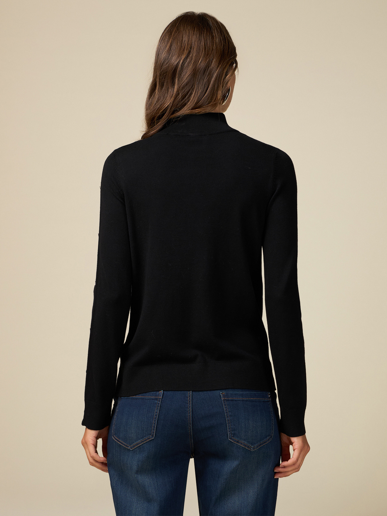 Pull col roul&eacute; avec boutons-bijoux image number 1