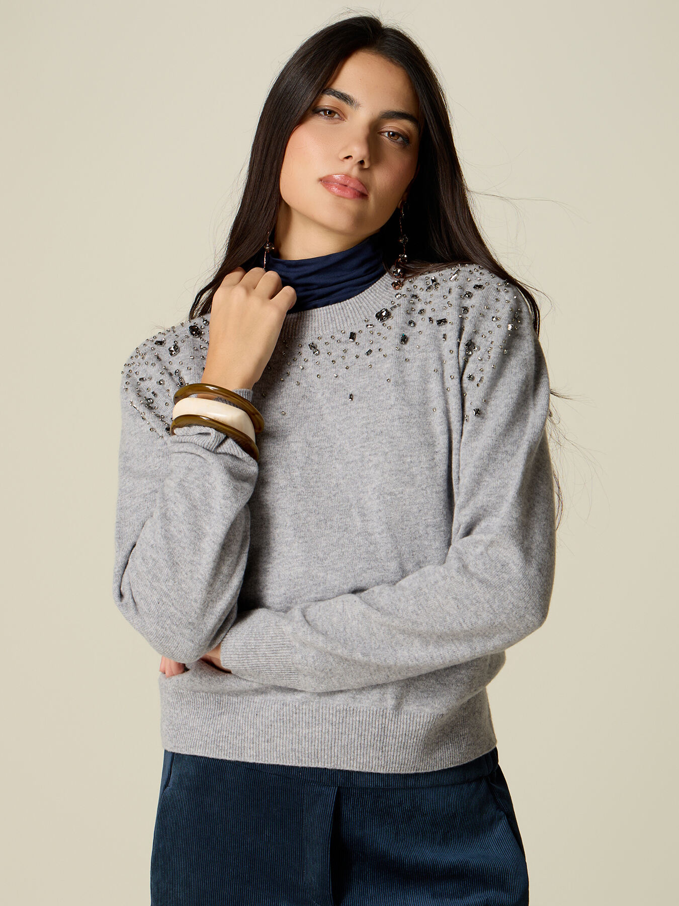 Maglia girocollo in pura lana con castoni image number 0