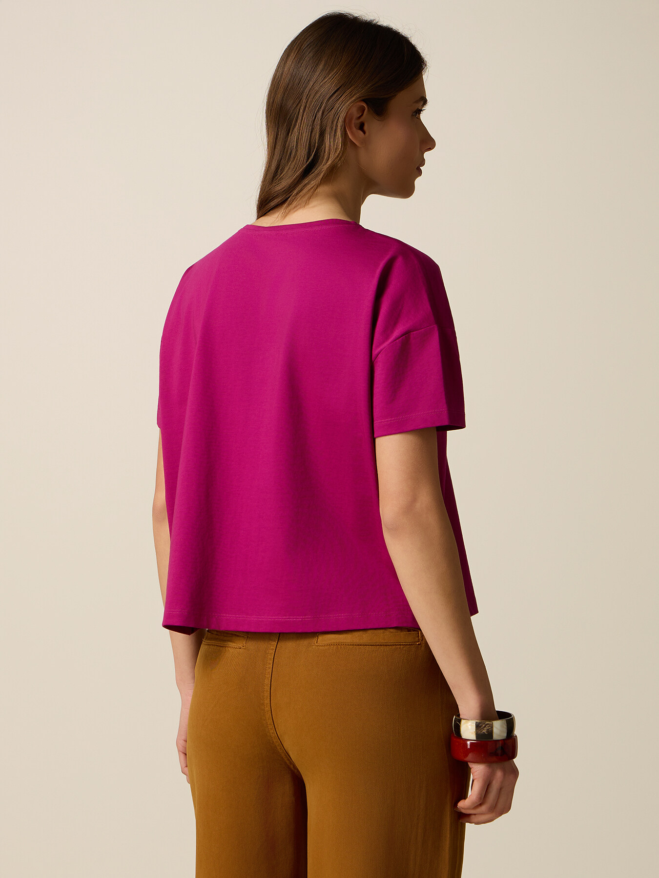 Camiseta con aplicaciones florales image number 1