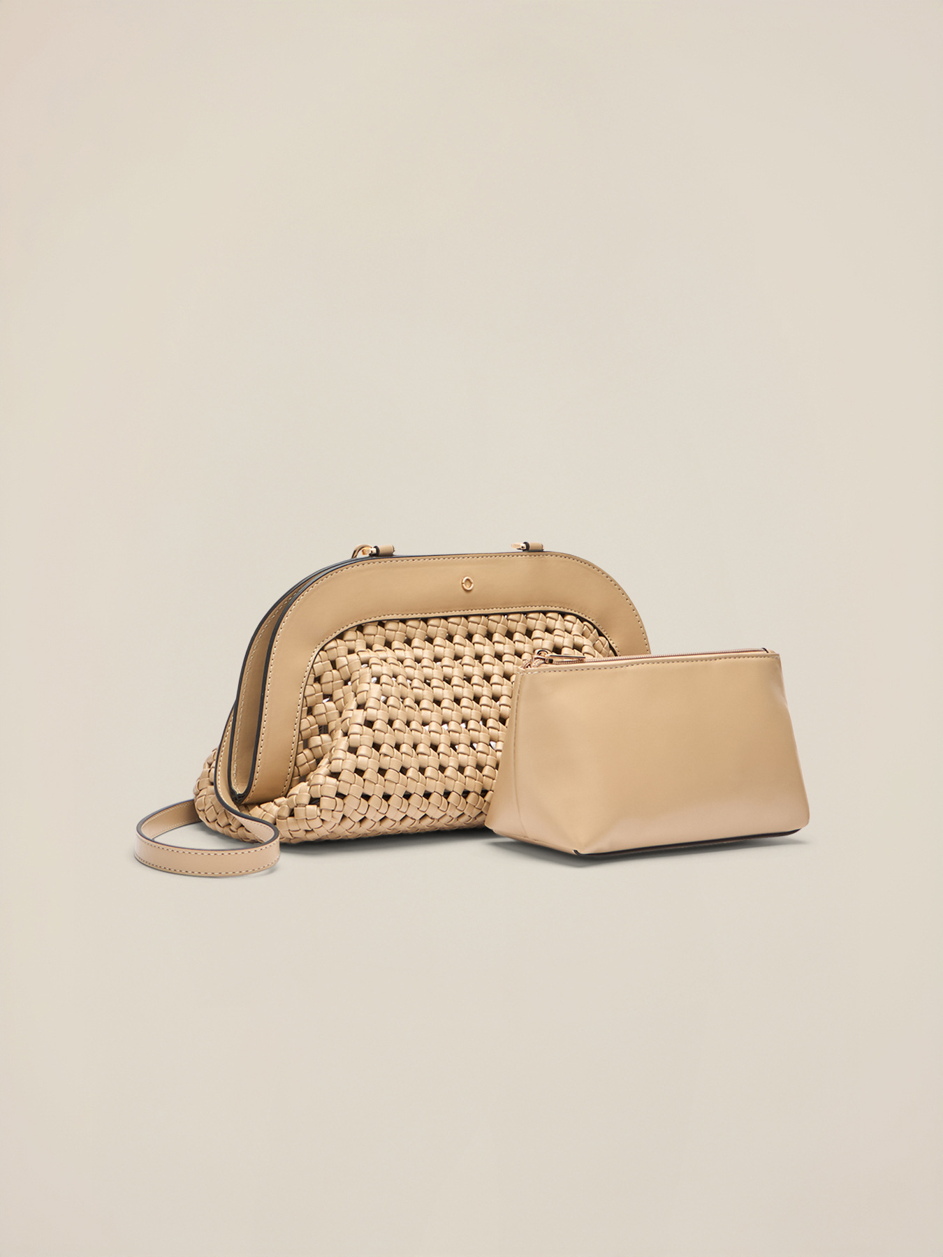 Bolso trenzado a mano image number 3