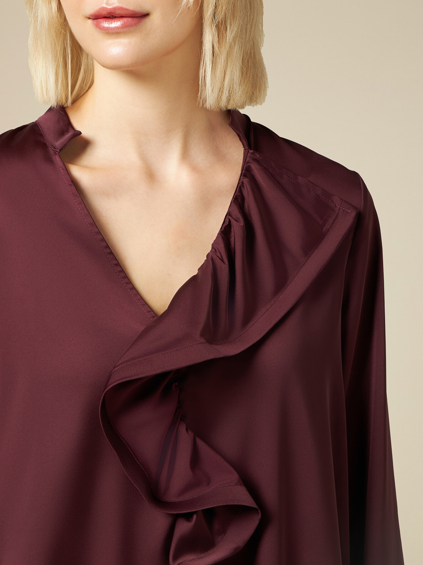 Blusa in raso con volant image number 2