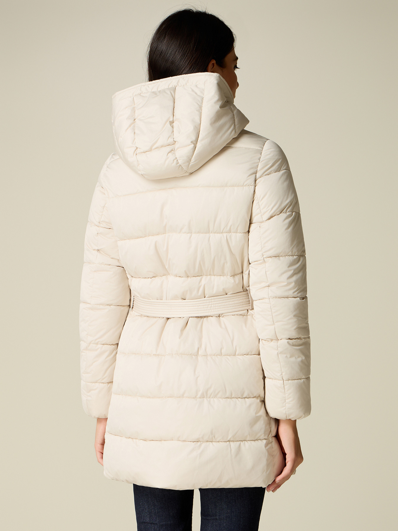 Mid-length puffer jacket with belt and hood image number 1