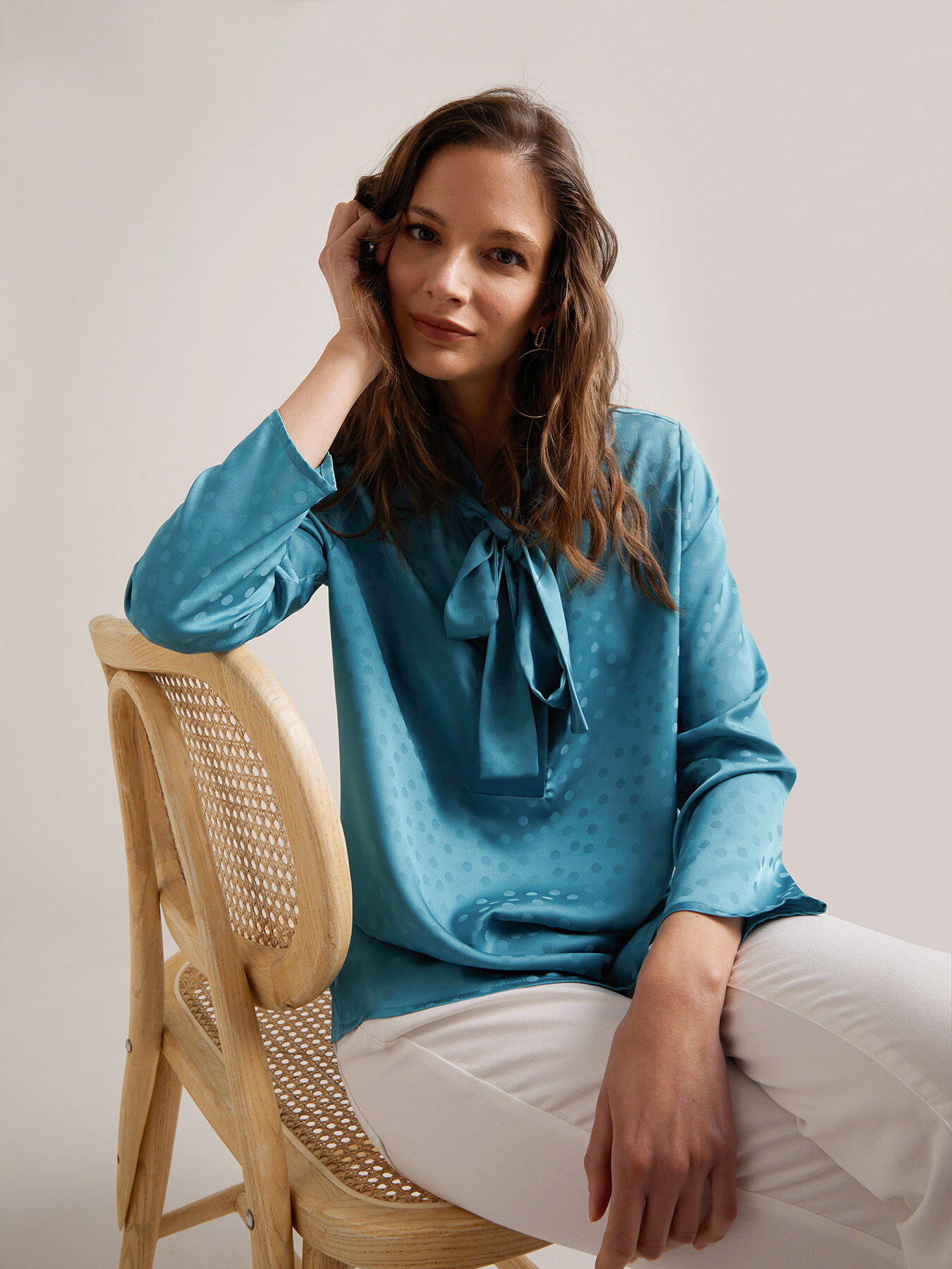 Blusa jacquard fantasia a pois image number 0