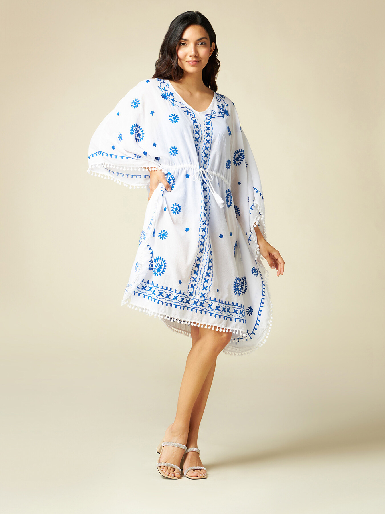 Embroidered kaftan image number 3