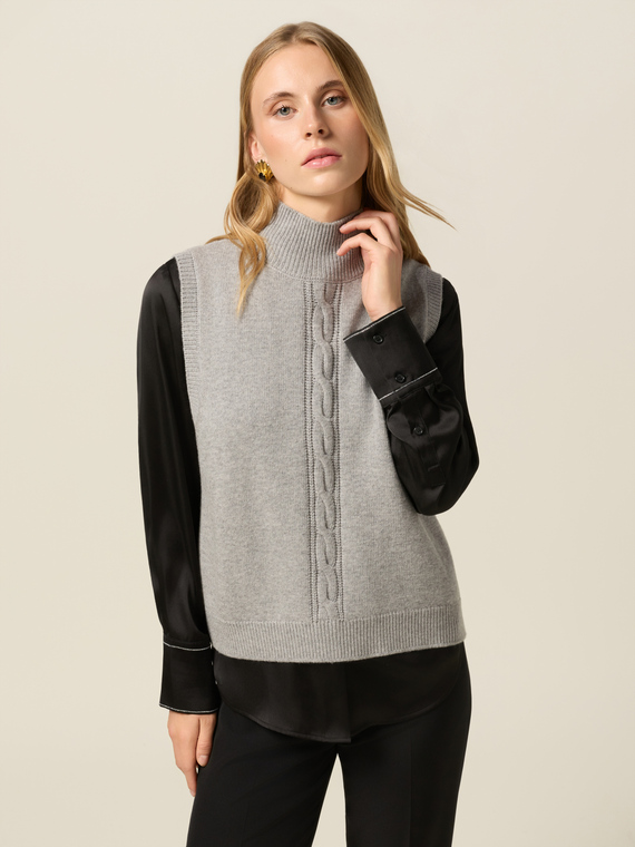Sleeveless sweater in cashmere blend