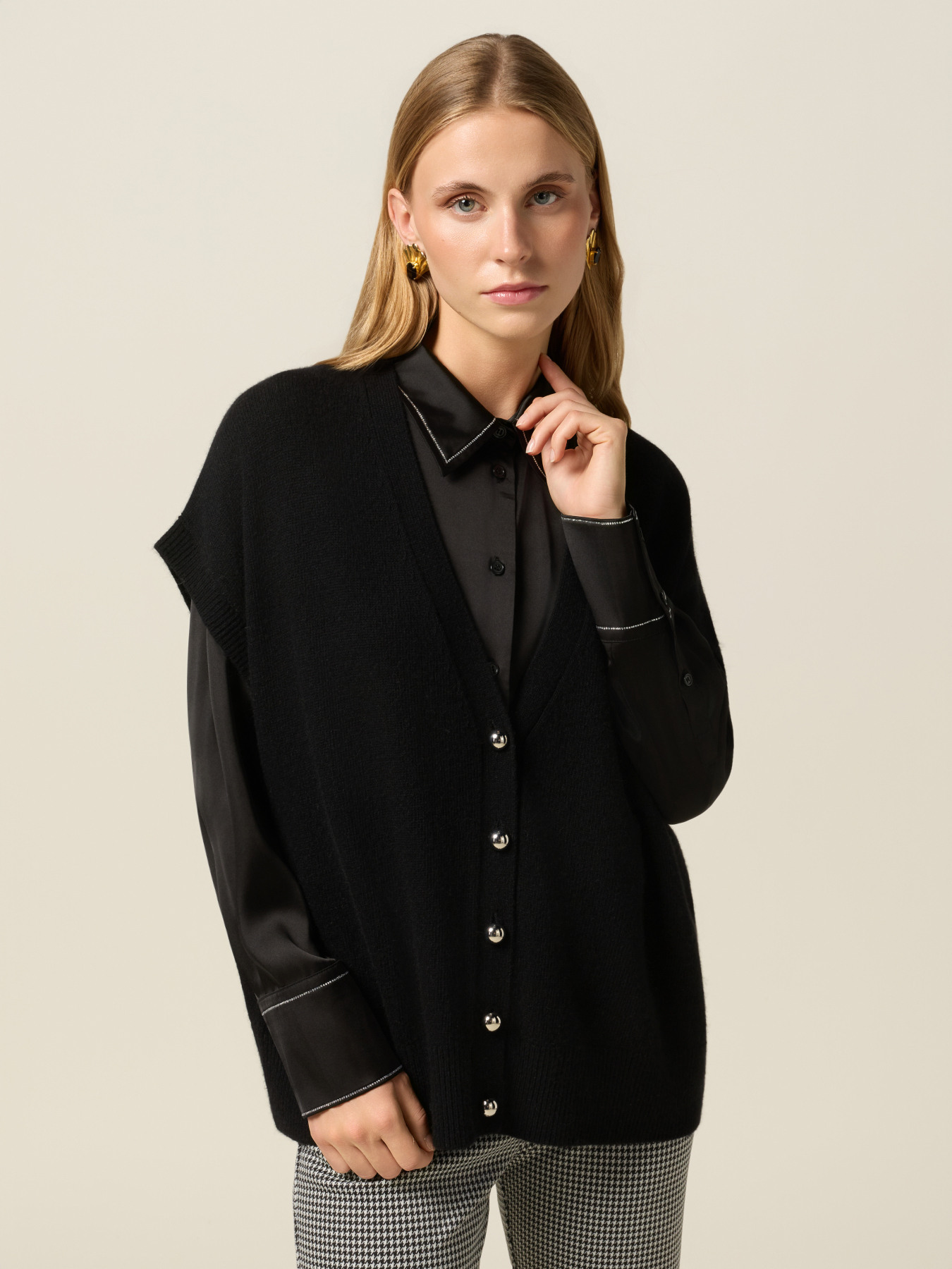 Kurze Strickjacke aus feinem Viskose-Mischgewebe image number 0