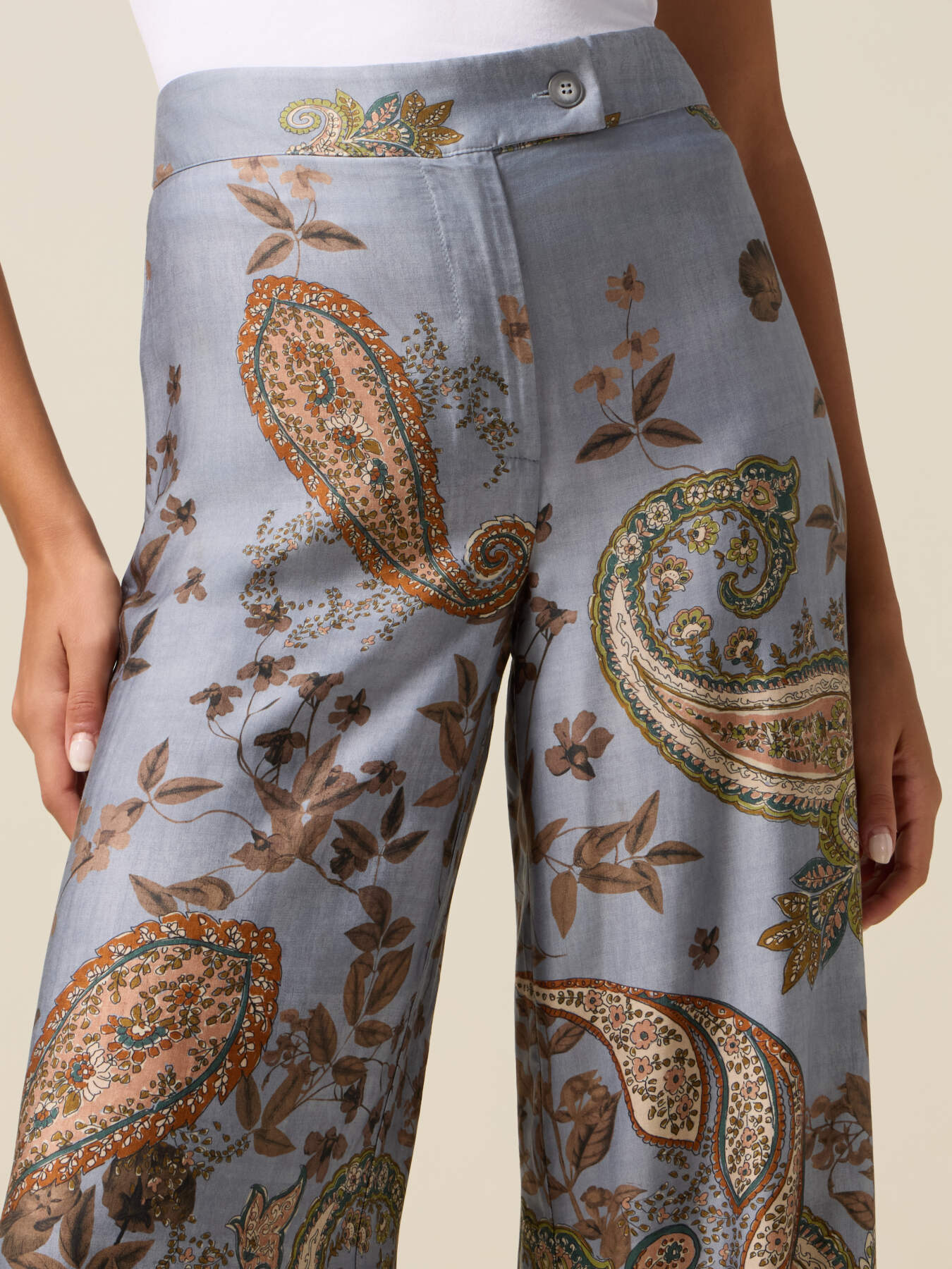Pantalon palazzo en satin fantaisie image number 2
