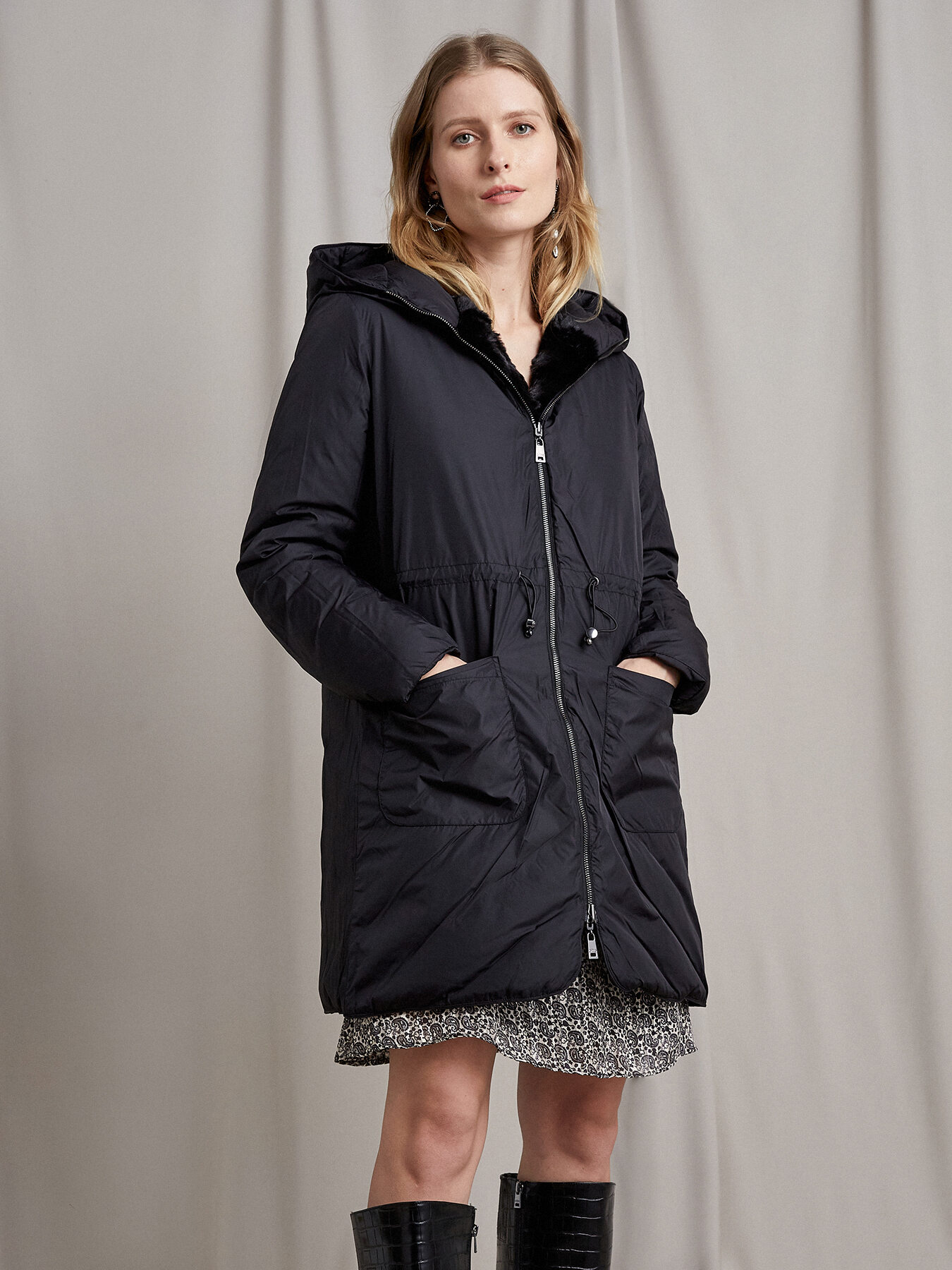 Piumino midi con inserti in finta pelliccia image number 2