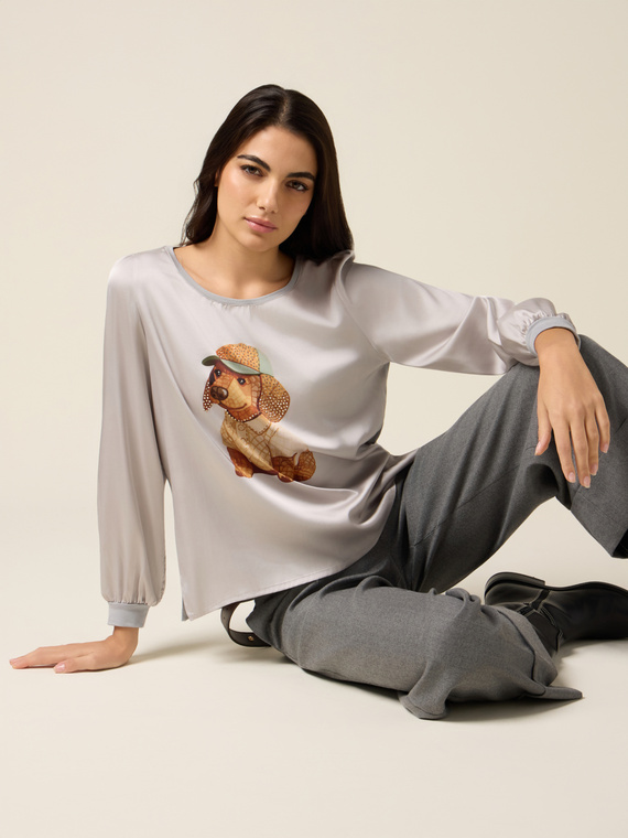 Camiseta bimaterial con estampado y aplicaciones