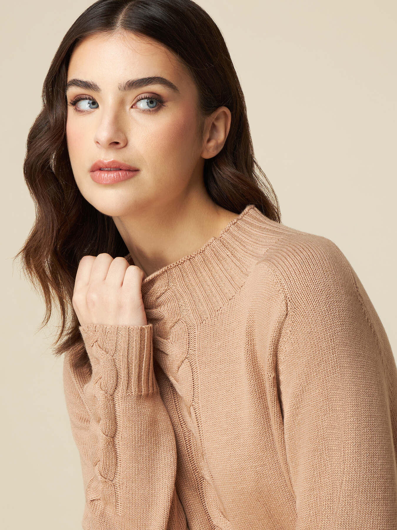 Rollkragenpullover aus Kaschmirgemisch mit Zopf image number 2