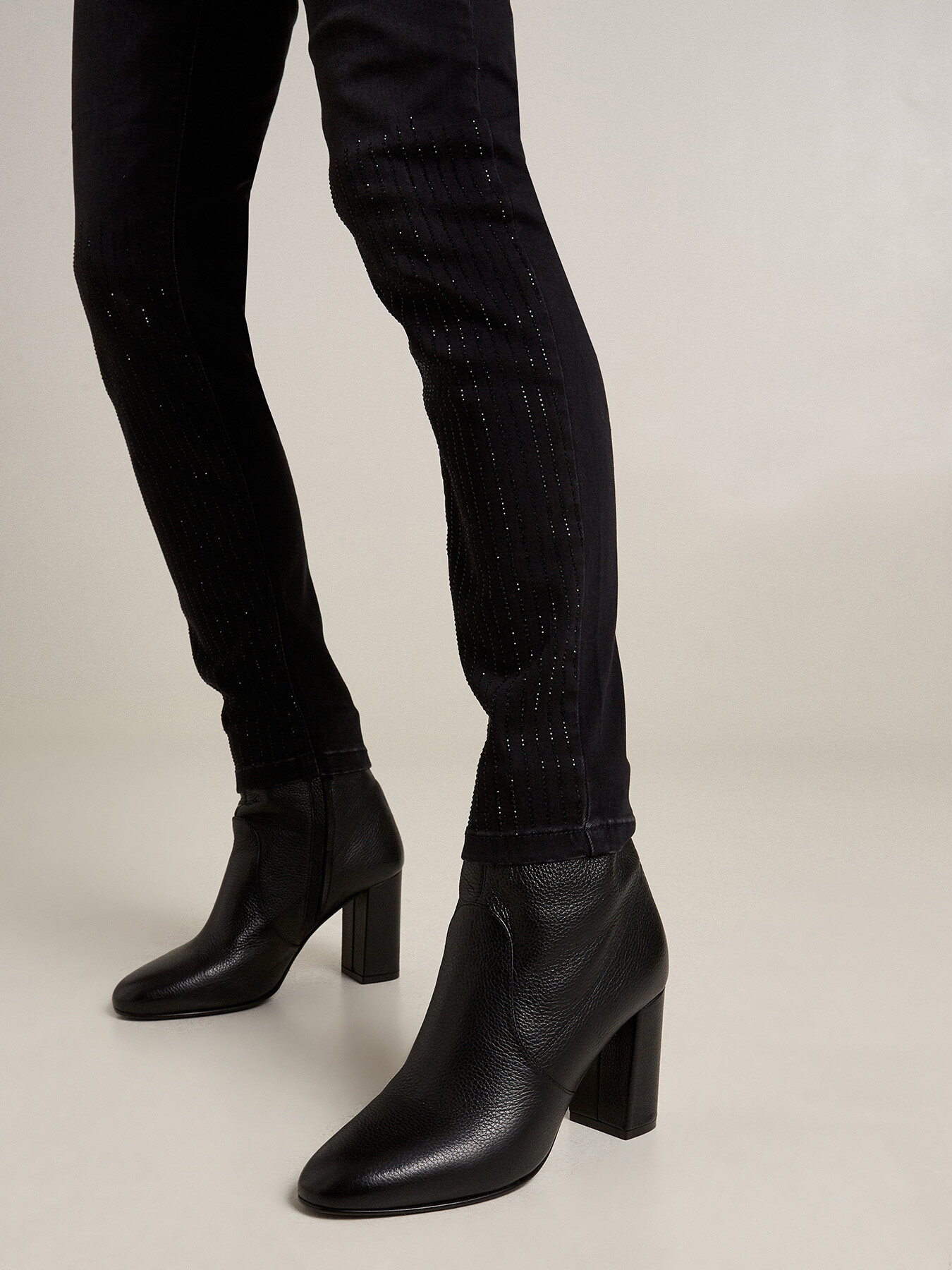 Jeans skinny Paris con strass image number 2