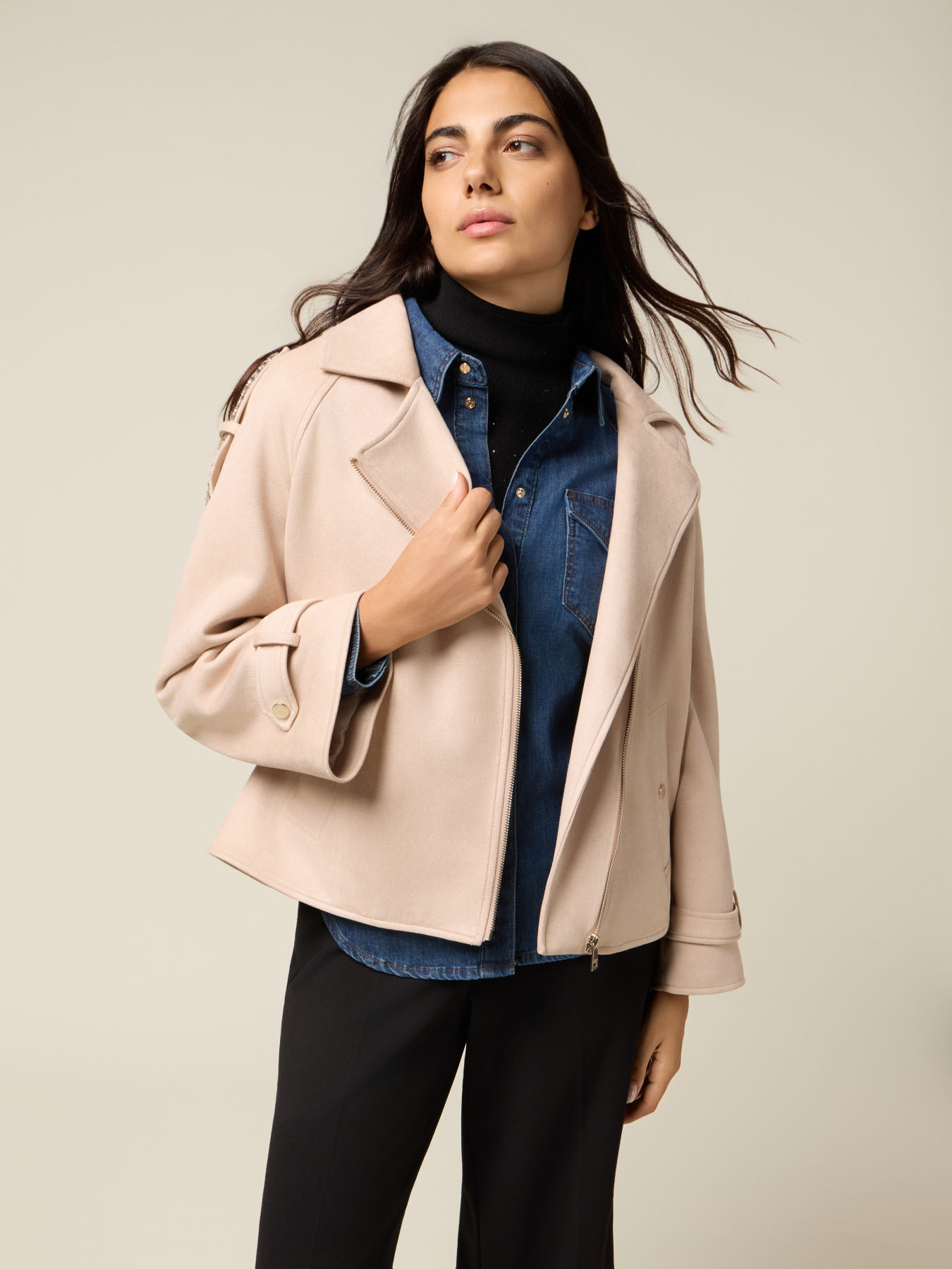 Kurze Jacke mit asymmetrischem Rei&szlig;verschluss image number 3